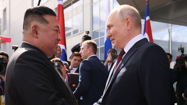 Bild zum Artikel mit dem Titel „Putin macht sich über internationale Sanktionen lustig, indem er Kim Jong Un eine Luxuslimousine schenkt“.